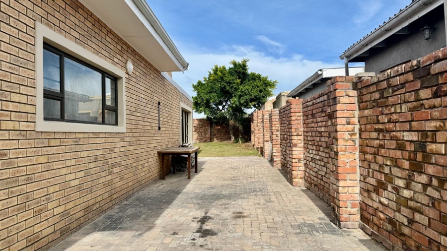 2 Bedroom Property for Sale in Parsonsvlei Eastern Cape